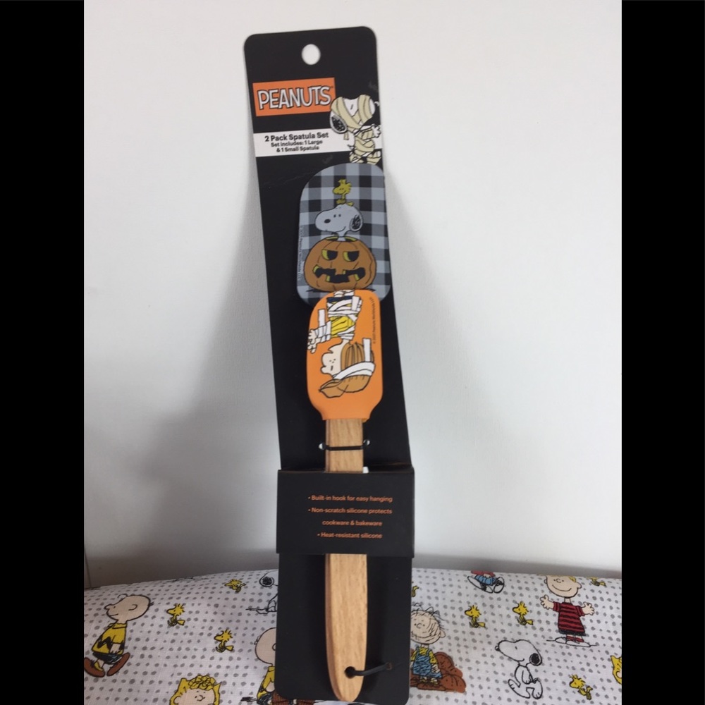 NWT Peanuts Snoopy 2-Pack Spatula Set Checkered